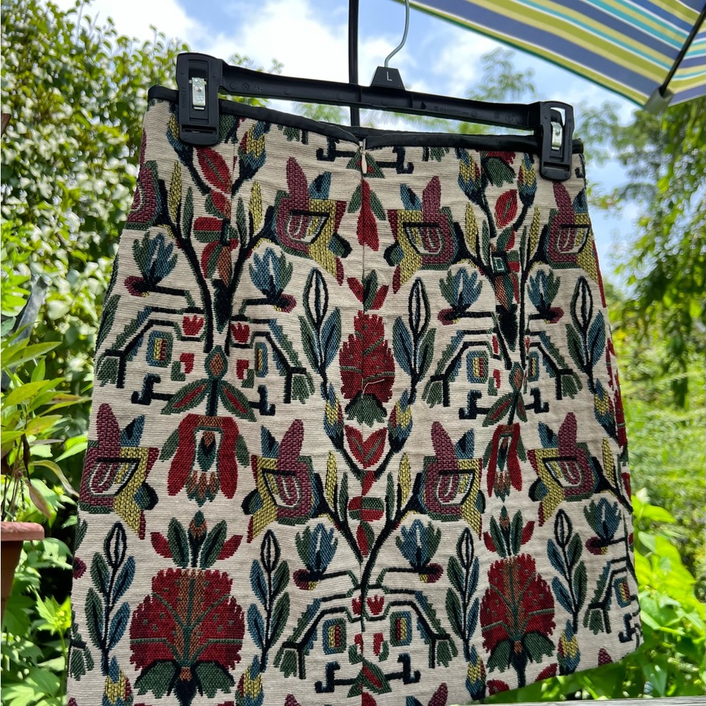 Zara Woman XS Tapestry Skirt 16.5” Length Width 13.5” Zippered Back Preowned